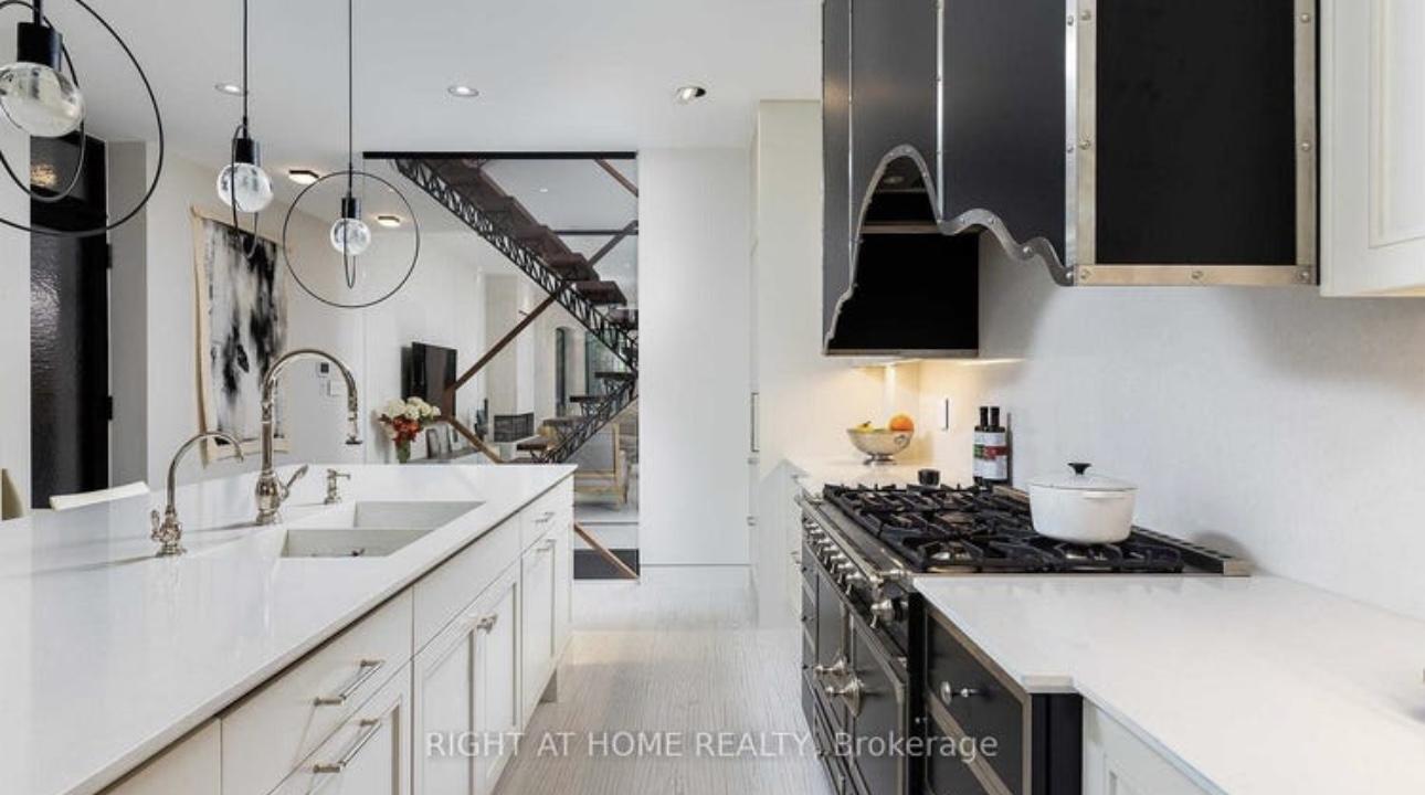 53 Hazelton Avenue, Toronto, Ontario M5R2E3